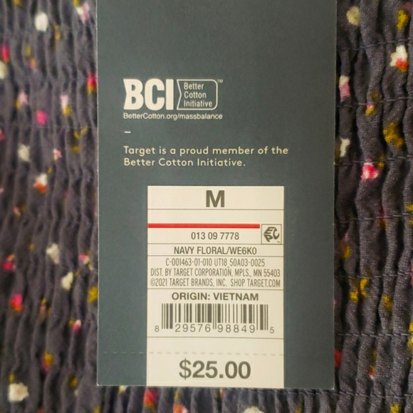 Blue Floral dress from Target, brand new, never worn, has pockets - Picture 6 of 6